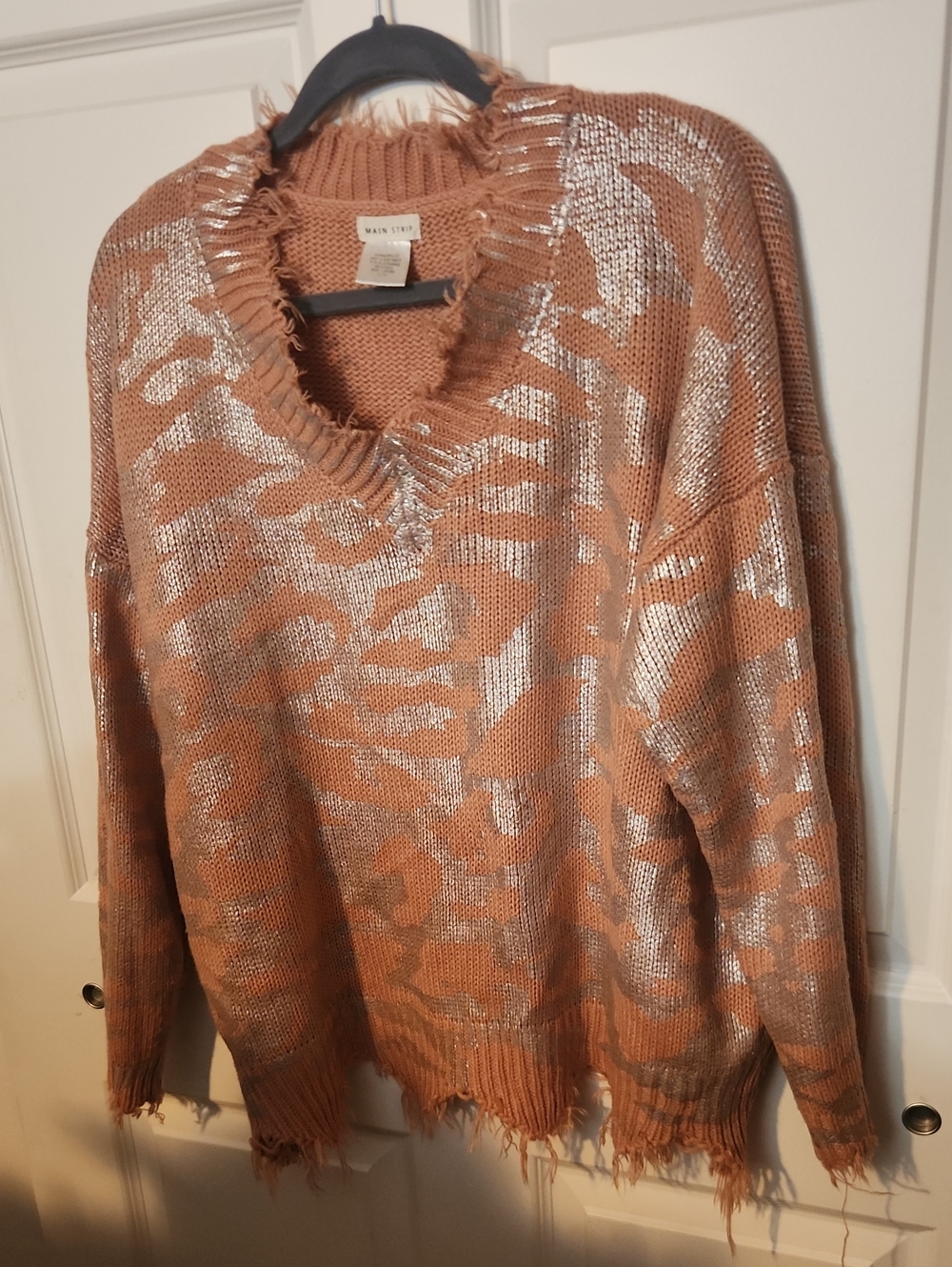 Main Strip Rust and Silver Distressed V-Neck Sweater L